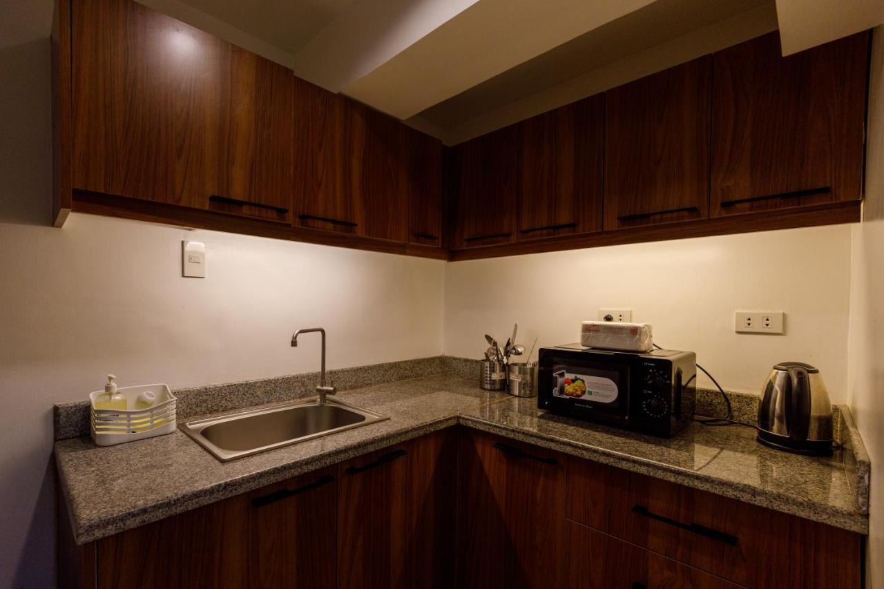 5880 Enriquez Residences Manila Exteriör bild