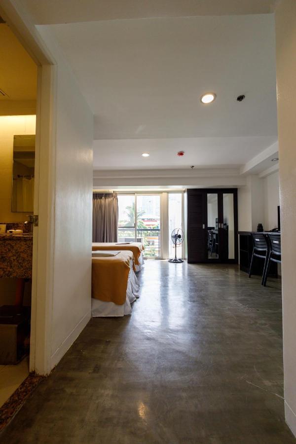 5880 Enriquez Residences Manila Exteriör bild