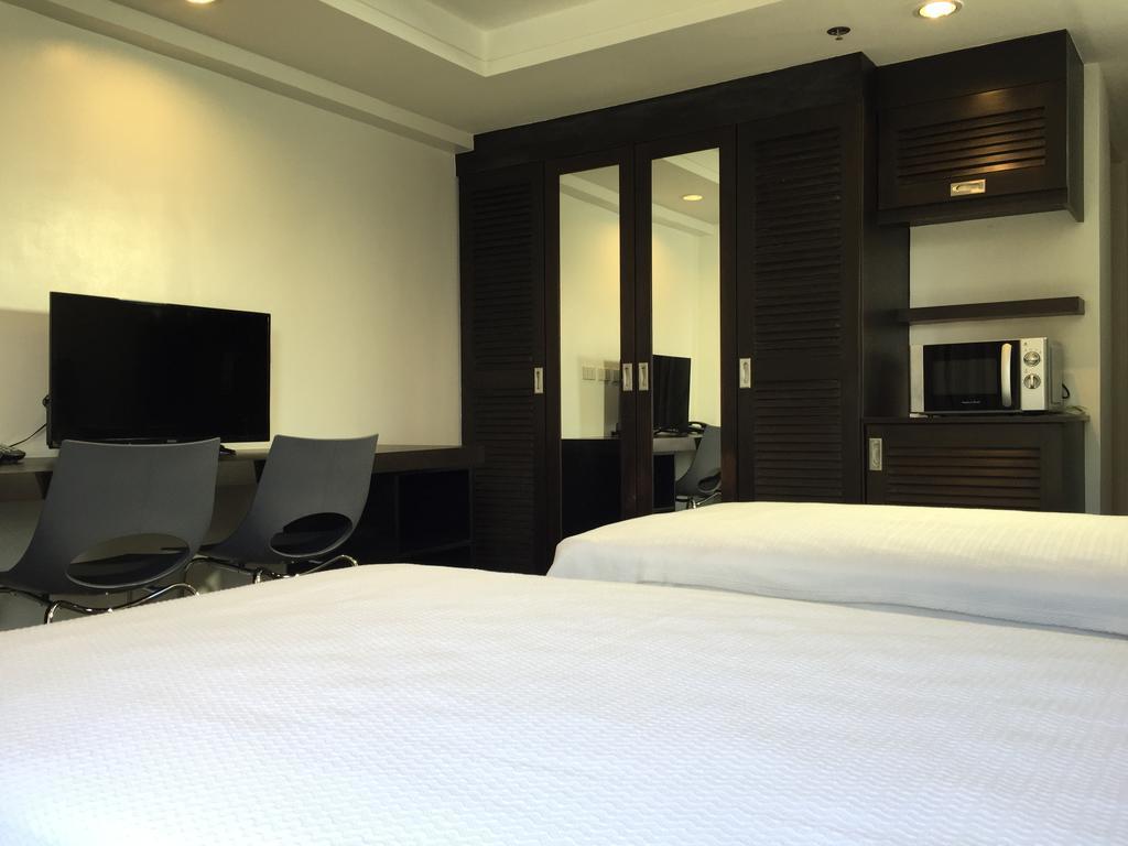 5880 Enriquez Residences Manila Exteriör bild